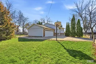 351 Catherine St, Aurora, IL 60505 - Photo 4