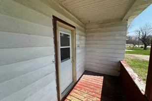 102 N Jackson St, Gardner, IL 60424 - Photo 2