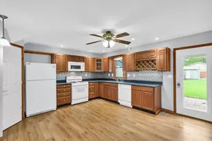 108 W Jackson St, Mahomet, IL 61853 - Photo 8