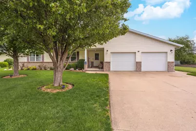 608 N Cherokee Lane, Pontiac, IL 61764 - Photo 2