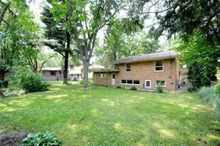 220 Elmwood Dr, Naperville, IL 60540 - Photo 14