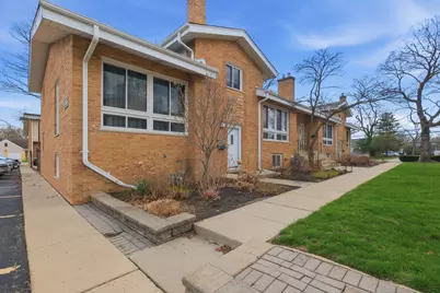 1525 N Arlington Heights Road #D, Arlington Heights, IL 60004 - Photo 1