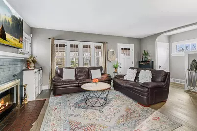 629 W Downer Place, Aurora, IL 60506 - Photo 4