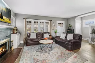 629 W Downer Pl, Aurora, IL 60506 - Photo 4