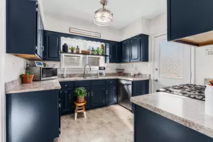 629 W Downer Pl, Aurora, IL 60506 - Photo 6