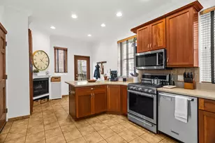 807 W Newport Ave, Chicago, IL 60657 - Photo 8