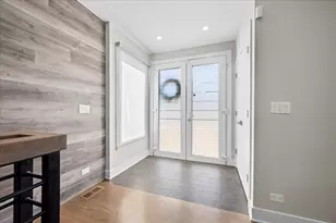 2009 Skyelar Ct, Highland Park, IL 60035 - Photo 2