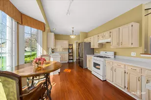 595 Golfers Ln, Bartlett, IL 60103 - Photo 8