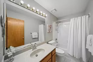 3195 Village Green Dr, Aurora, IL 60504 - Photo 20