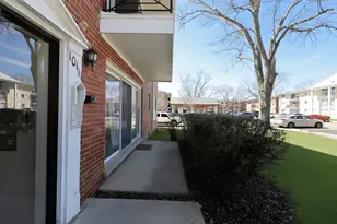 10111 Old Orchard Ct, Skokie, IL 60076 - Photo 12