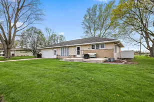 325 N Elm St, Herscher, IL 60941 - Photo 2