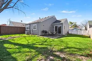 2311 Bluebell Ct, Aurora, IL 60506 - Photo 2