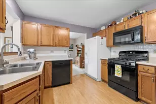 2110 Peach Tree Ln, Algonquin, IL 60102 - Photo 8