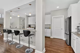 1039 Carol St, Downers Grove, IL 60516 - Photo 8
