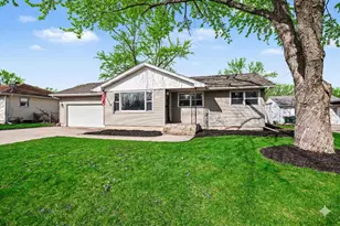 750 Duncan Dr, Aurora, IL 60506 - Photo 2