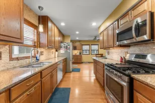 37 Ashley Ln, Champaign, IL 61820 - Photo 10
