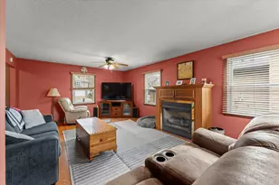 37 Ashley Ln, Champaign, IL 61820 - Photo 6