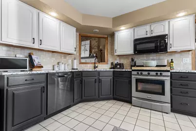 6833 Cardigan Way, Rockford, IL 61114 - Photo 10