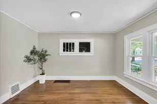 1518 W University Ave, Champaign, IL 61821 - Photo 8