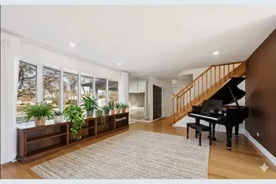 2019 E Avon Lane, Arlington Heights, IL 60004 - Photo 4