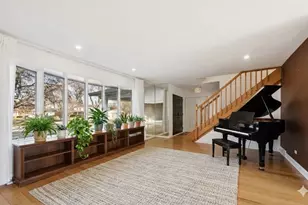 2019 E Avon Ln, Arlington Heights, IL 60004 - Photo 4