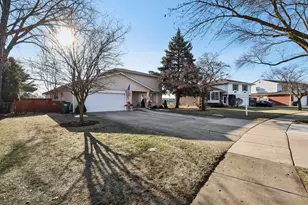2019 E Avon Ln, Arlington Heights, IL 60004 - Photo 2