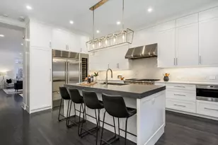 37 E Elm St, Chicago, IL 60611 - Photo 8