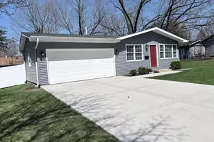 924 Spring Ave, Saint Charles, IL 60174 - Photo 2