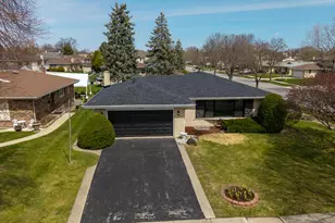 1008 W Ash Dr, Mount Prospect, IL 60056 - Photo 4