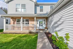 627 Grace Dr, Lake in the Hills, IL 60156 - Photo 4