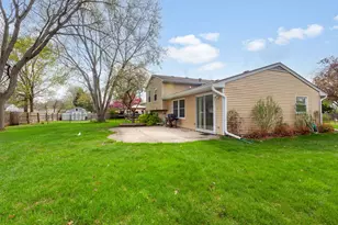 935 Brower Dr, Roselle, IL 60172 - Photo 16