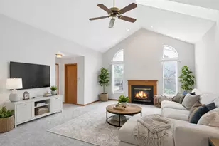 144 Canterbury Ct, Bloomingdale, IL 60108 - Photo 4