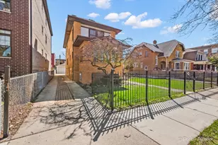 4827 N Harding Ave, Chicago, IL 60625 - Photo 2