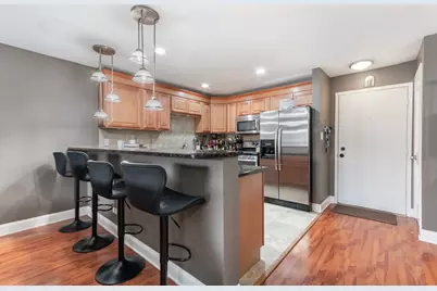 9A Kingery Quarter Drive #202, Willowbrook, IL 60527 - Photo 2