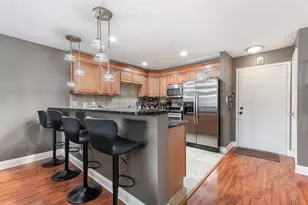 9A Kingery Quarter, Willowbrook, IL 60527 - Photo 2