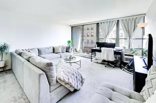 2740 N Pine Grove Ave, Chicago, IL 60614 - Photo 8