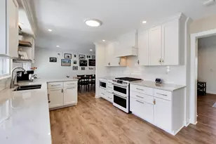 44 Swift Ln, Naperville, IL 60565 - Photo 8