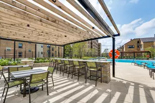 3930 N Pine Grove Ave, Chicago, IL 60613 - Photo 22