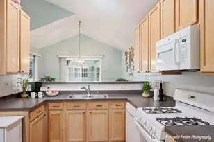 324 New Haven Dr, Cary, IL 60013 - Photo 6