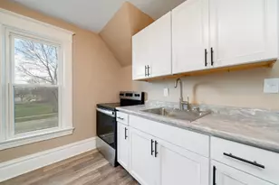 906 S 5th St, Rockford, IL 61104 - Photo 10