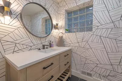 2921 N Seeley Avenue, Chicago, IL 60618 - Photo 10