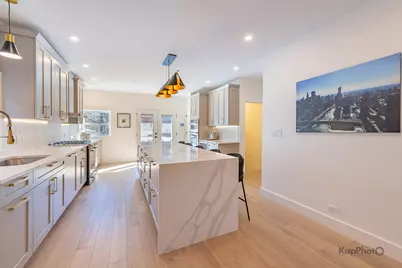 2921 N Seeley Avenue, Chicago, IL 60618 - Photo 8