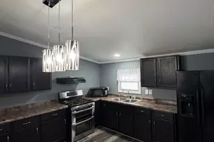 607 Park Ave, Belvidere, IL 61008 - Photo 2