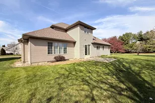4705 Stonebridge Dr, Champaign, IL 61822 - Photo 4