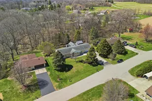 1739 Valley View Dr, Dixon, IL 61021 - Photo 4