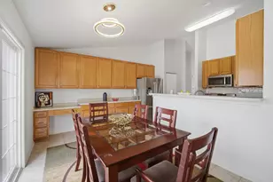 564 Harvey Lake Dr, Vernon Hills, IL 60061 - Photo 10