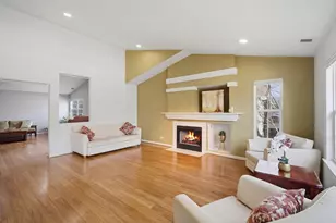 564 Harvey Lake Dr, Vernon Hills, IL 60061 - Photo 8