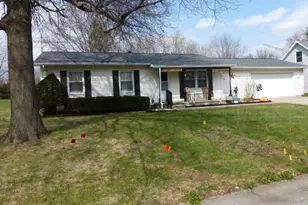 3 Deerefield Ct, Clifton, IL 61727 - Photo 2