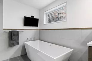1121 W Drummond Pl, Chicago, IL 60614 - Photo 24