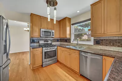 1100 Lockwood Drive, Buffalo Grove, IL 60089 - Photo 12
